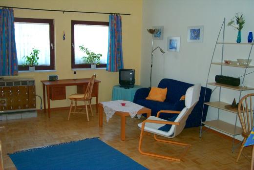 Blick in unser Ferienappartement auf die Sitzgruppe des Wohnraumes